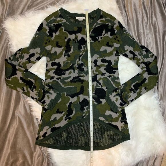 ⭐️HOST PICK Belle du Jour embellished camo sweater - Picture 5 of 6